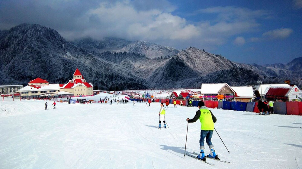 西嶺雪山滑雪場(chǎng).jpg